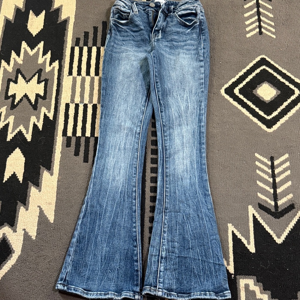 Cute girls’ jeans from Buckle featuring a trendy flared-leg design